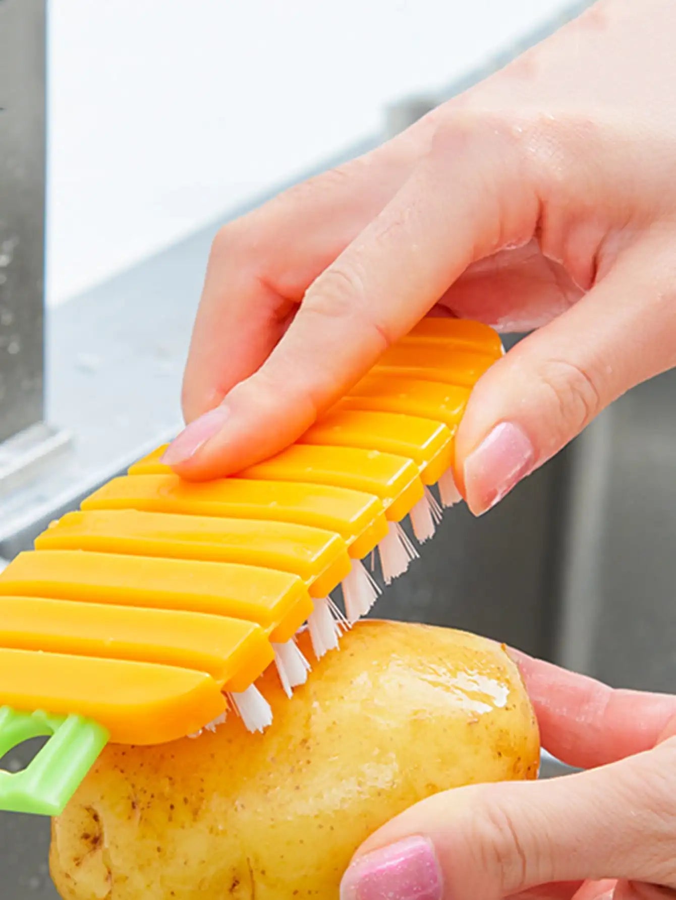 Flexible Fruit & Vegetable Cleaning Brush – Kitchen Produce Washing Scrubber Tool