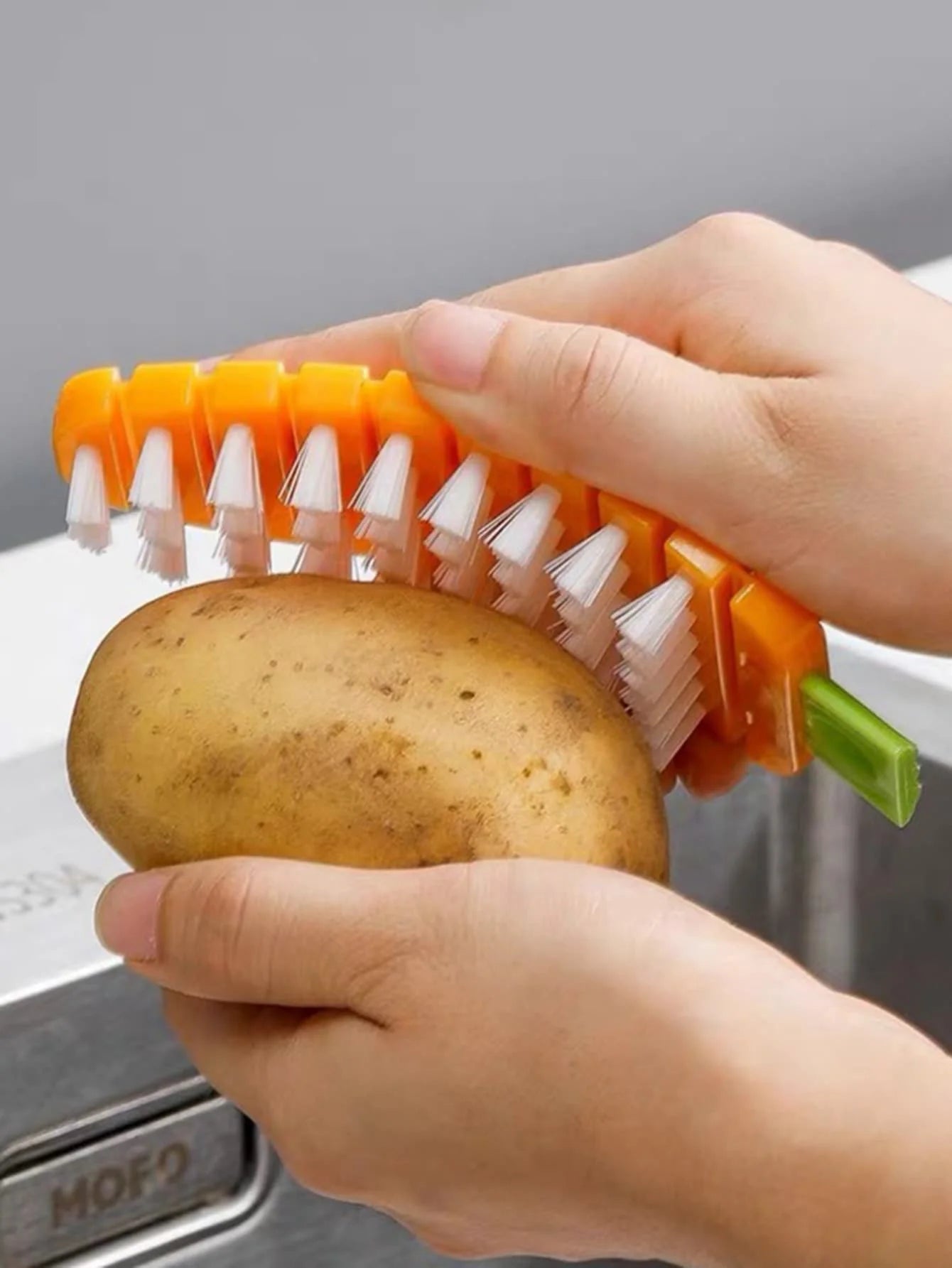 Flexible Fruit & Vegetable Cleaning Brush – Kitchen Produce Washing Scrubber Tool