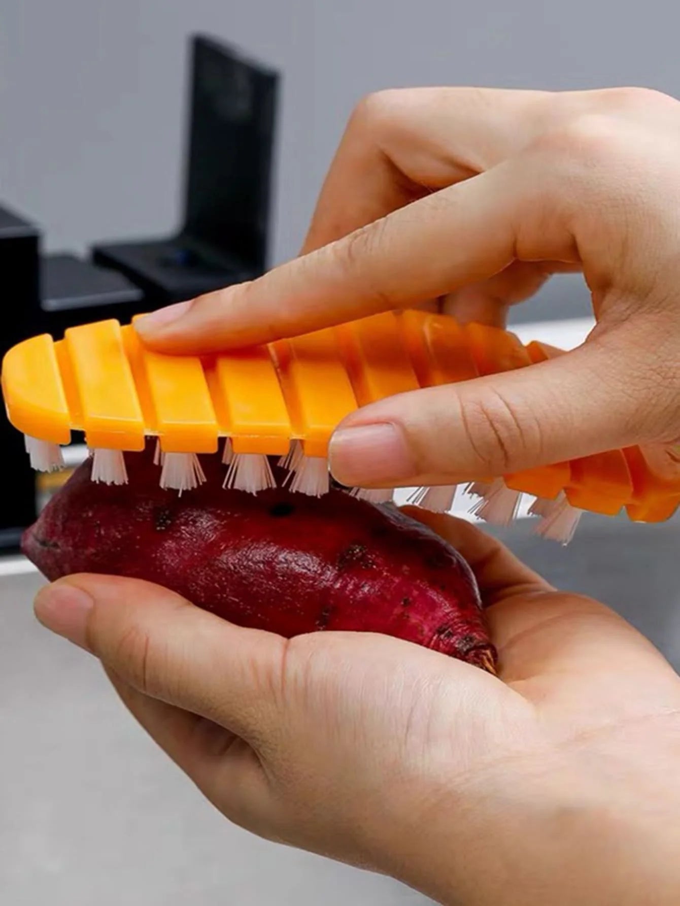 Flexible Fruit & Vegetable Cleaning Brush – Kitchen Produce Washing Scrubber Tool